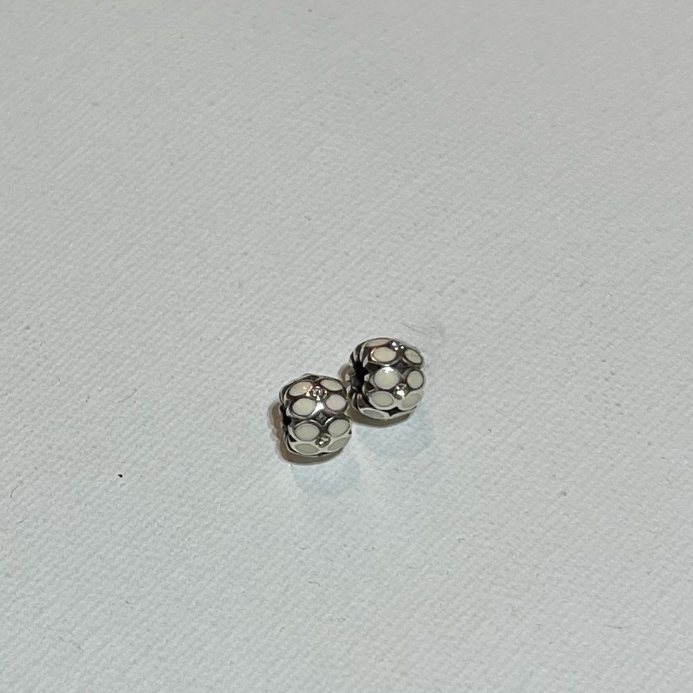 Brighton Mini Ring of Flowers Bead White/Silver Set of 2 NWOT